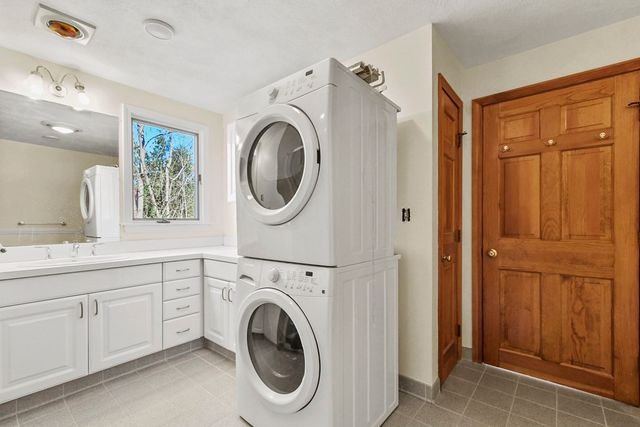 72 Cambridge Road 2, Woburn, MA 01801