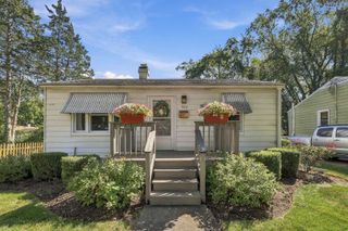 677 Clark Street, Elgin, IL 60123