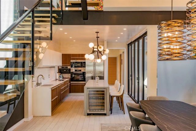 708 Hampton Drive, Venice, CA 90291
