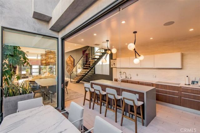 708 Hampton Drive, Venice, CA 90291