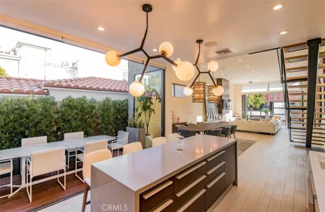 708 Hampton Drive, Venice, CA 90291
