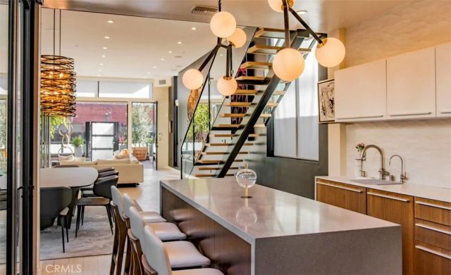 708 Hampton Drive, Venice, CA 90291