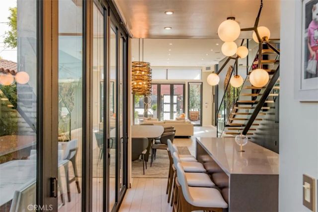 708 Hampton Drive, Venice, CA 90291