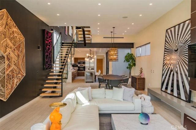 708 Hampton Drive, Venice, CA 90291