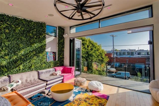 708 Hampton Drive, Venice, CA 90291