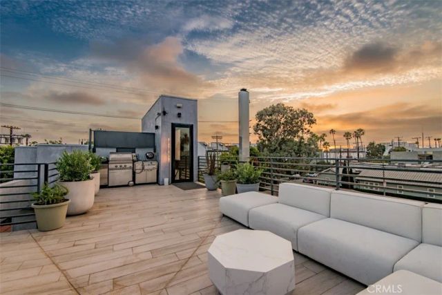 708 Hampton Drive, Venice, CA 90291