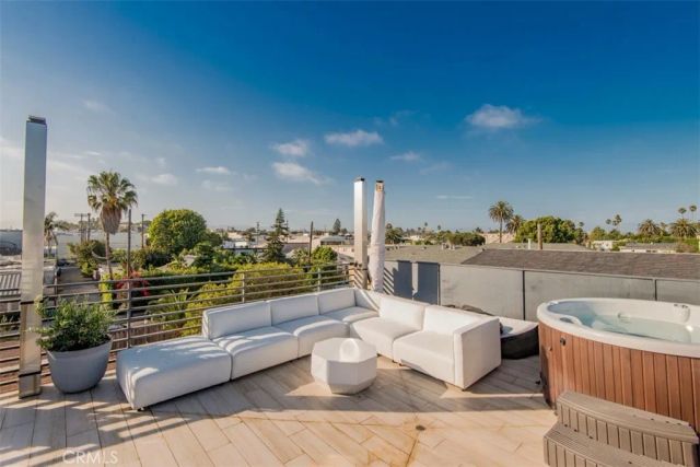708 Hampton Drive, Venice, CA 90291