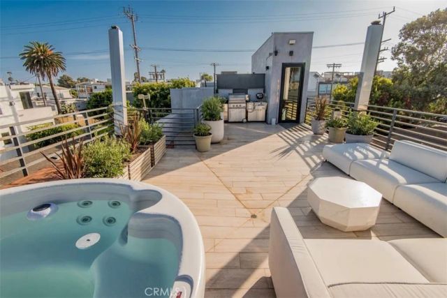 708 Hampton Drive, Venice, CA 90291