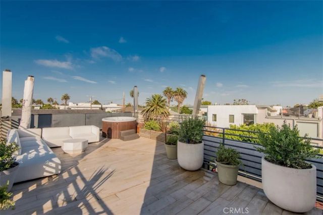 708 Hampton Drive, Venice, CA 90291