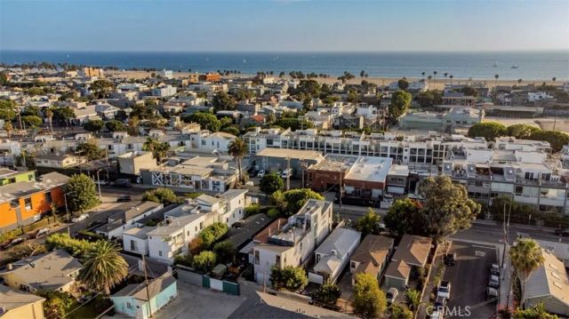 708 Hampton Drive, Venice, CA 90291