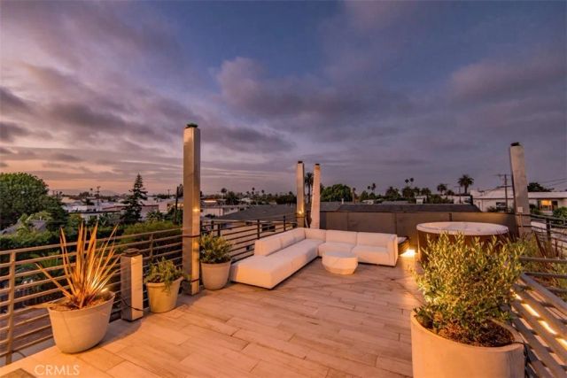 708 Hampton Drive, Venice, CA 90291
