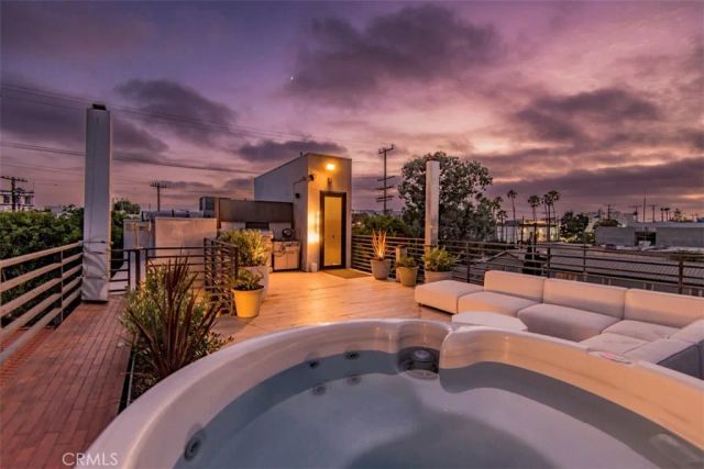 708 Hampton Drive, Venice, CA 90291