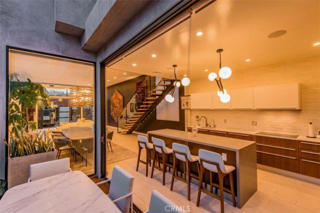 708 Hampton Drive, Venice, CA 90291