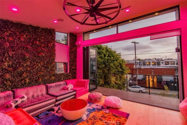 708 Hampton Drive, Venice, CA 90291