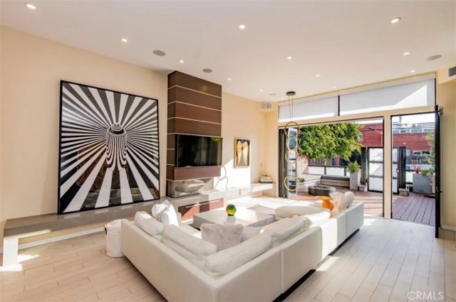 708 Hampton Drive, Venice, CA 90291