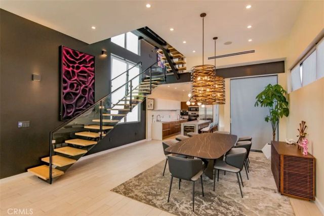 708 Hampton Drive, Venice, CA 90291