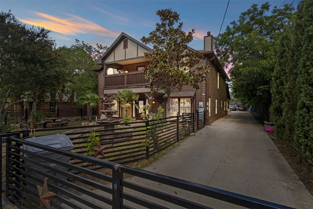 3030 Weisenberger Drive, Dallas, TX 75212