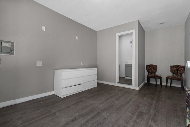 3030 Weisenberger Drive, Dallas, TX 75212