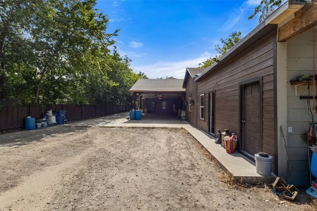 3030 Weisenberger Drive, Dallas, TX 75212