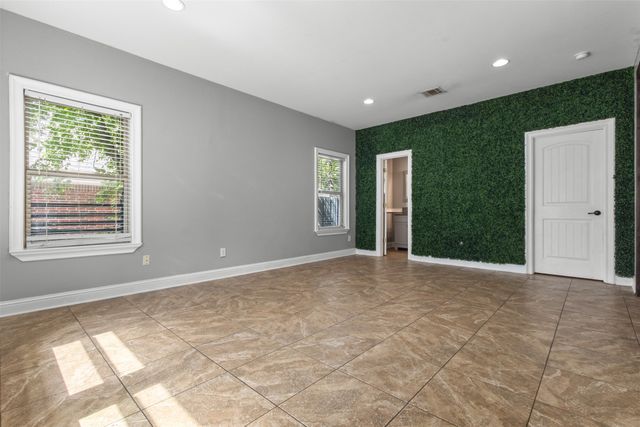 3030 Weisenberger Drive, Dallas, TX 75212
