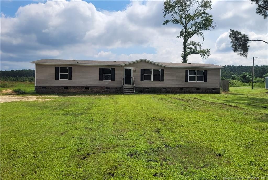 1235 Martin Road, St. Pauls, NC 28384