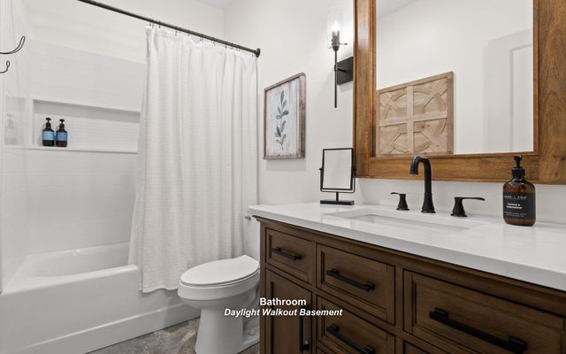 852 Old Grand Center Road, Chickamauga, GA 30707