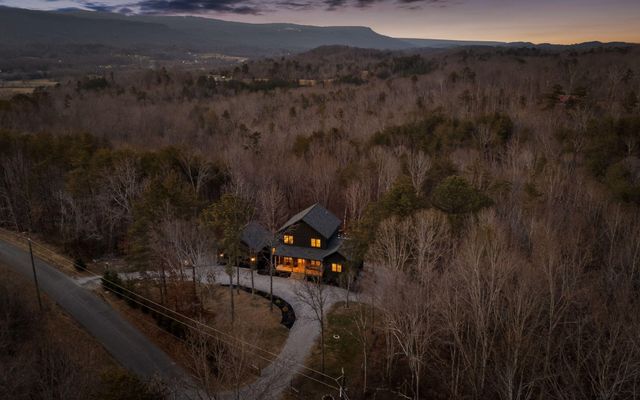 852 Old Grand Center Road, Chickamauga, GA 30707