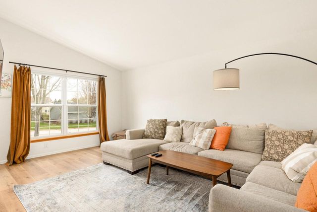 221 Pioneer DRIVE, Johnson Creek, WI 53038