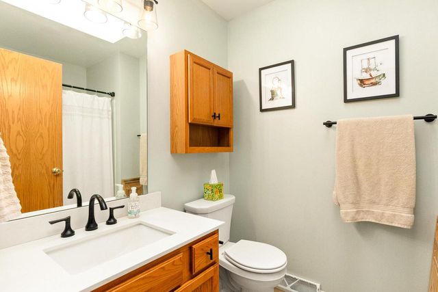 221 Pioneer DRIVE, Johnson Creek, WI 53038