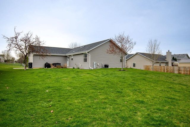 221 Pioneer DRIVE, Johnson Creek, WI 53038