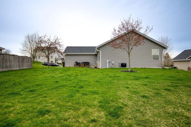 221 Pioneer DRIVE, Johnson Creek, WI 53038