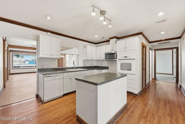 1863 LIVE OAK Drive, Jacksonville, FL 32246