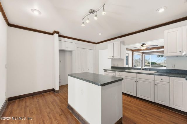 1863 LIVE OAK Drive, Jacksonville, FL 32246