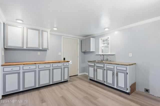 1863 LIVE OAK Drive, Jacksonville, FL 32246