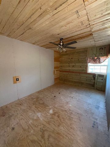 105 E Riley, Wortham, TX 76693