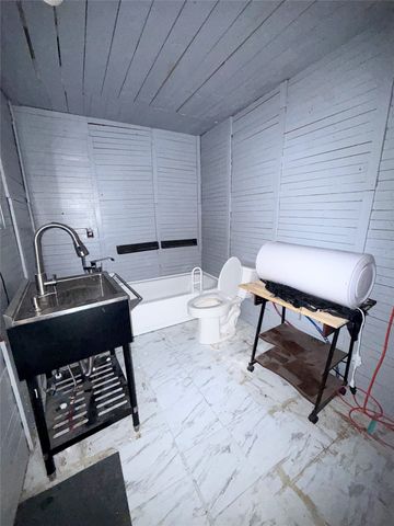 105 E Riley, Wortham, TX 76693