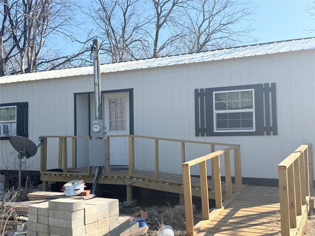 105 E Riley, Wortham, TX 76693