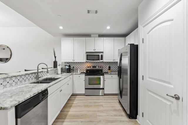 101 West Bank 33, Horseshoe Bay, TX 78657