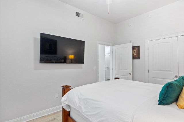 101 West Bank 33, Horseshoe Bay, TX 78657