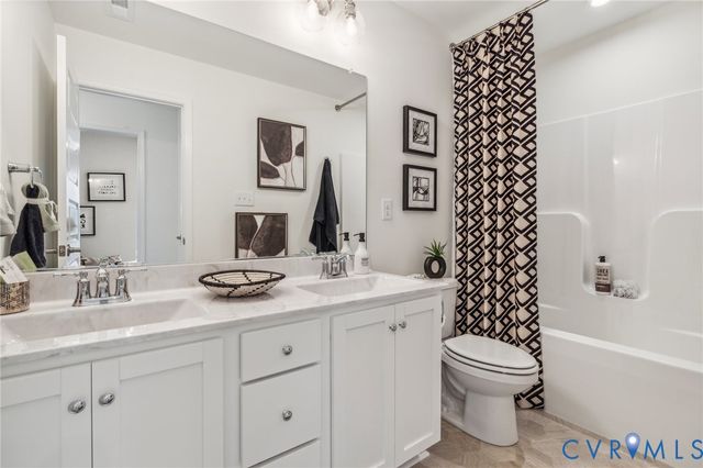 18767 Palisades Rdg, Moseley, VA 23120