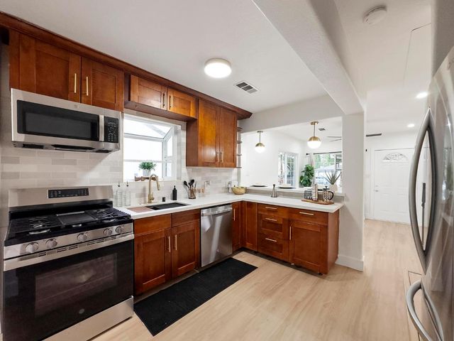 1933 1st Ave, Sacramento, CA 95818