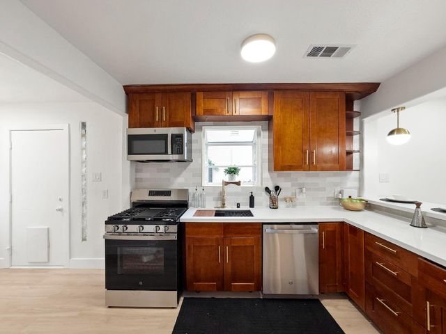 1933 1st Ave, Sacramento, CA 95818