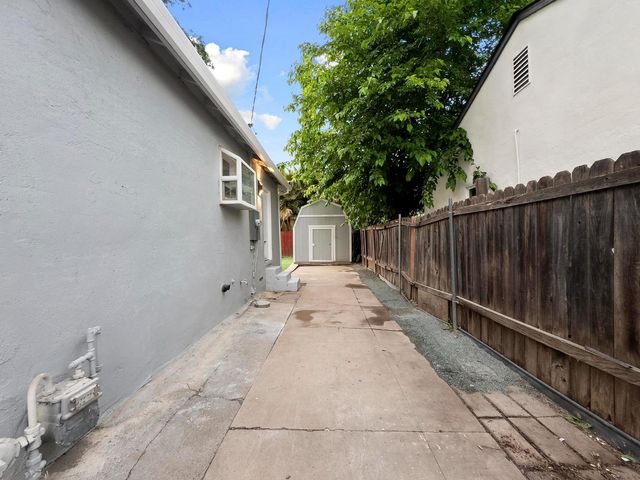 1933 1st Ave, Sacramento, CA 95818