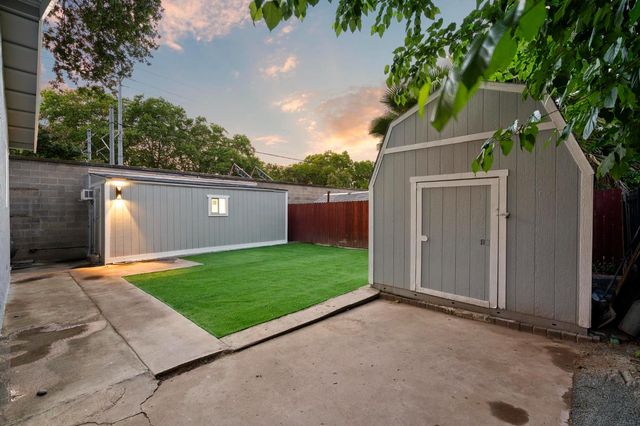 1933 1st Ave, Sacramento, CA 95818