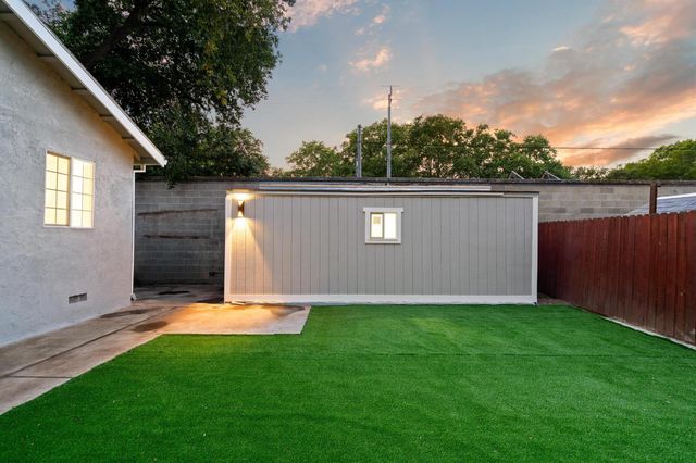 1933 1st Ave, Sacramento, CA 95818