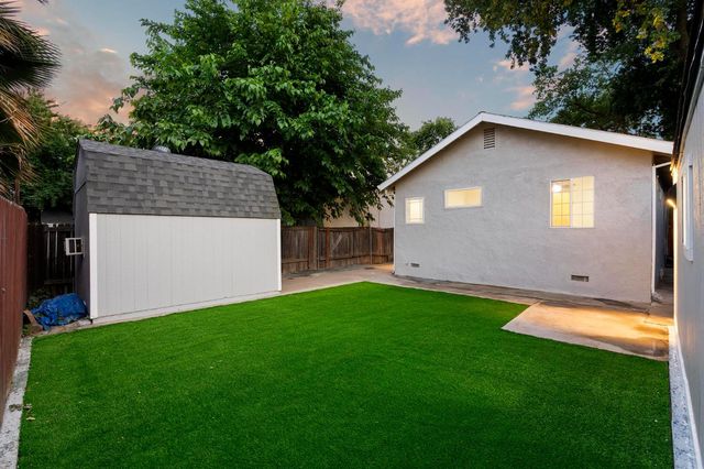 1933 1st Ave, Sacramento, CA 95818