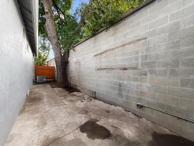 1933 1st Ave, Sacramento, CA 95818