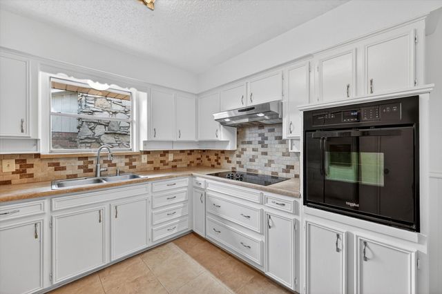 1607 Chisolm Trail, Lewisville, TX 75077