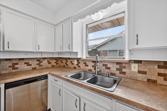 1607 Chisolm Trail, Lewisville, TX 75077