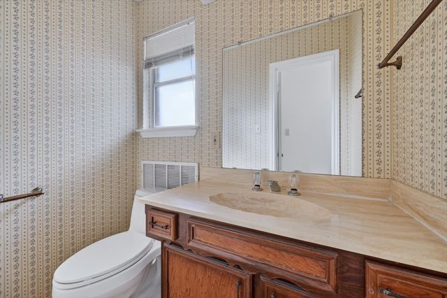 1607 Chisolm Trail, Lewisville, TX 75077